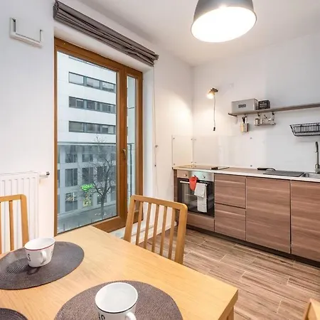 Superapart Okrzei 25 *